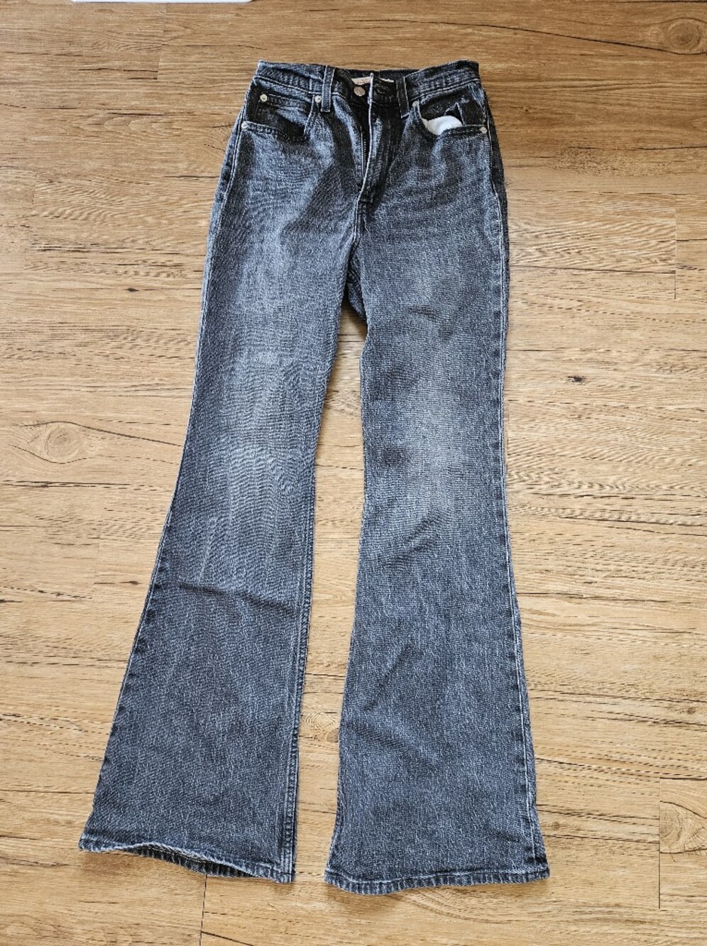 Levis 70s High Flare Size 24